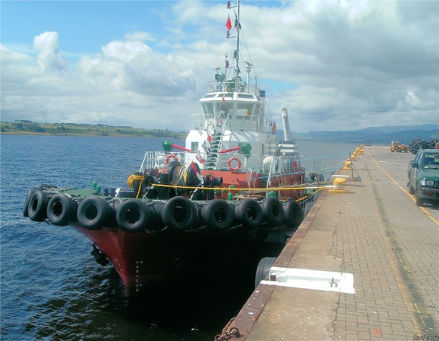 Tug 'Kindeace' arrives at Invergordon
