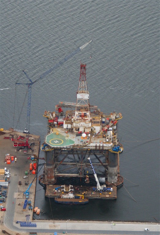 Maintenance of the Sedco 706 Rig