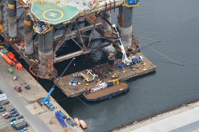 Maintenance of the Sedco 706 Rig
