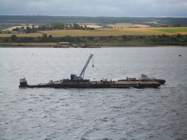 500 tonne crane on barge working at Sedco 706