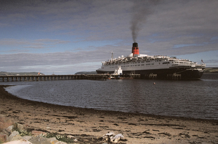 QE2 at Invergordon