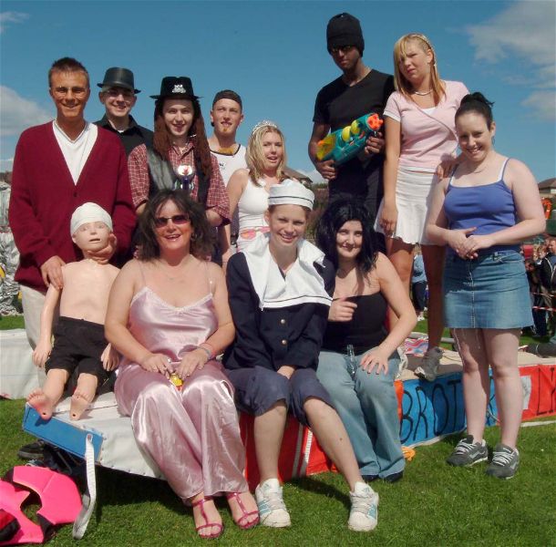 Raft BIGBRO - Invergordon Raft Race 2004