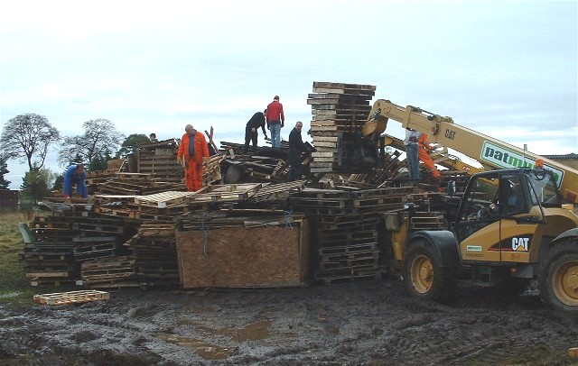Eight Guys on a Bonfire!