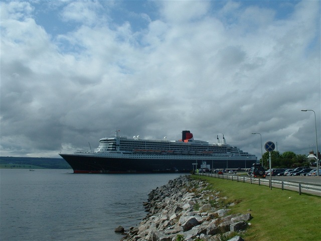 The QM2 at the Admiralty Pier