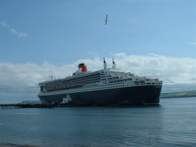 The Queen Mary 2 at the Admiralty Pier