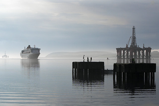 Queen Mary 2 approaching Invergordon