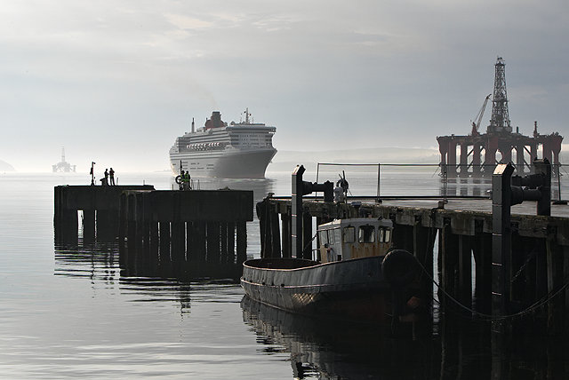 Queen Mary 2 approaching Invergordon