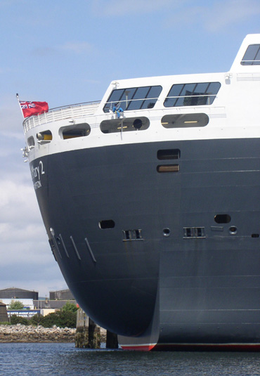 The stern of the Queen Mary 2 at Invergordon
