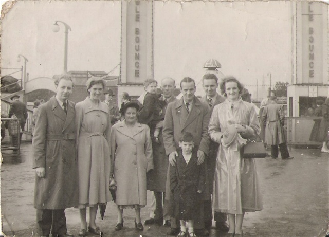 Angus Mackenzie and Family at Bellevue, 1954