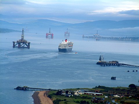 Queen Mary 2 in the Cromarty Firth